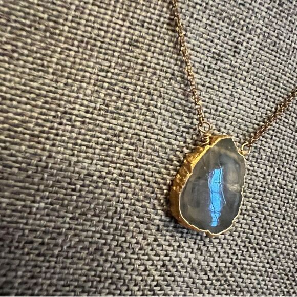 Labradorite (?) Pendant Necklace on a Gold Tone Chain - Picture 3 of 5